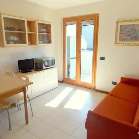 Inviting Close To The In Apartment *